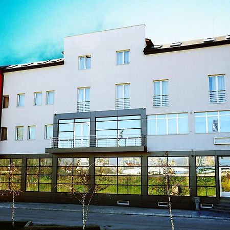 Garni Hotel Crystal Ice Ni Esterno foto