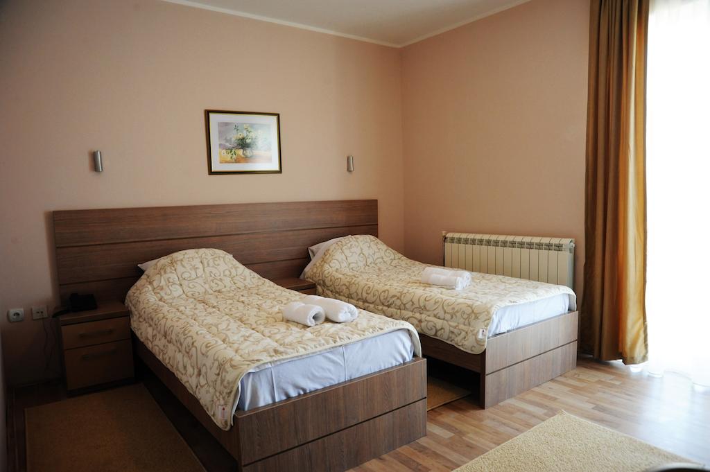 Garni Hotel Crystal Ice Ni Esterno foto