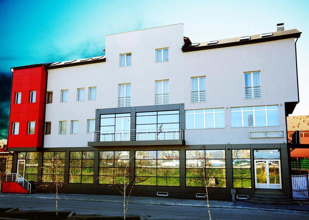 Garni Hotel Crystal Ice Ni Esterno foto